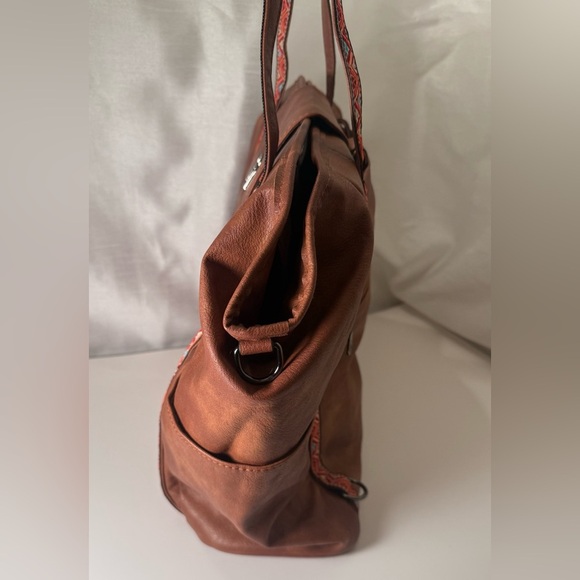 Carson Large Leather Designer Laptop Tote Bag - Picture 3 of 9